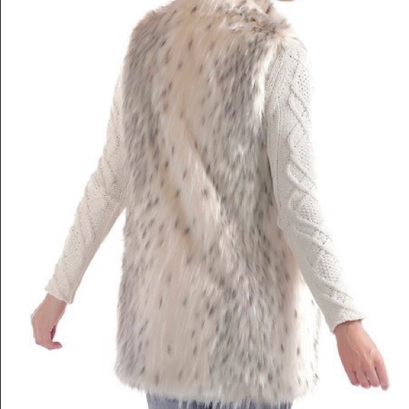 Investments Snow Leopard Longline Furry Vest - Picture 4 of 7